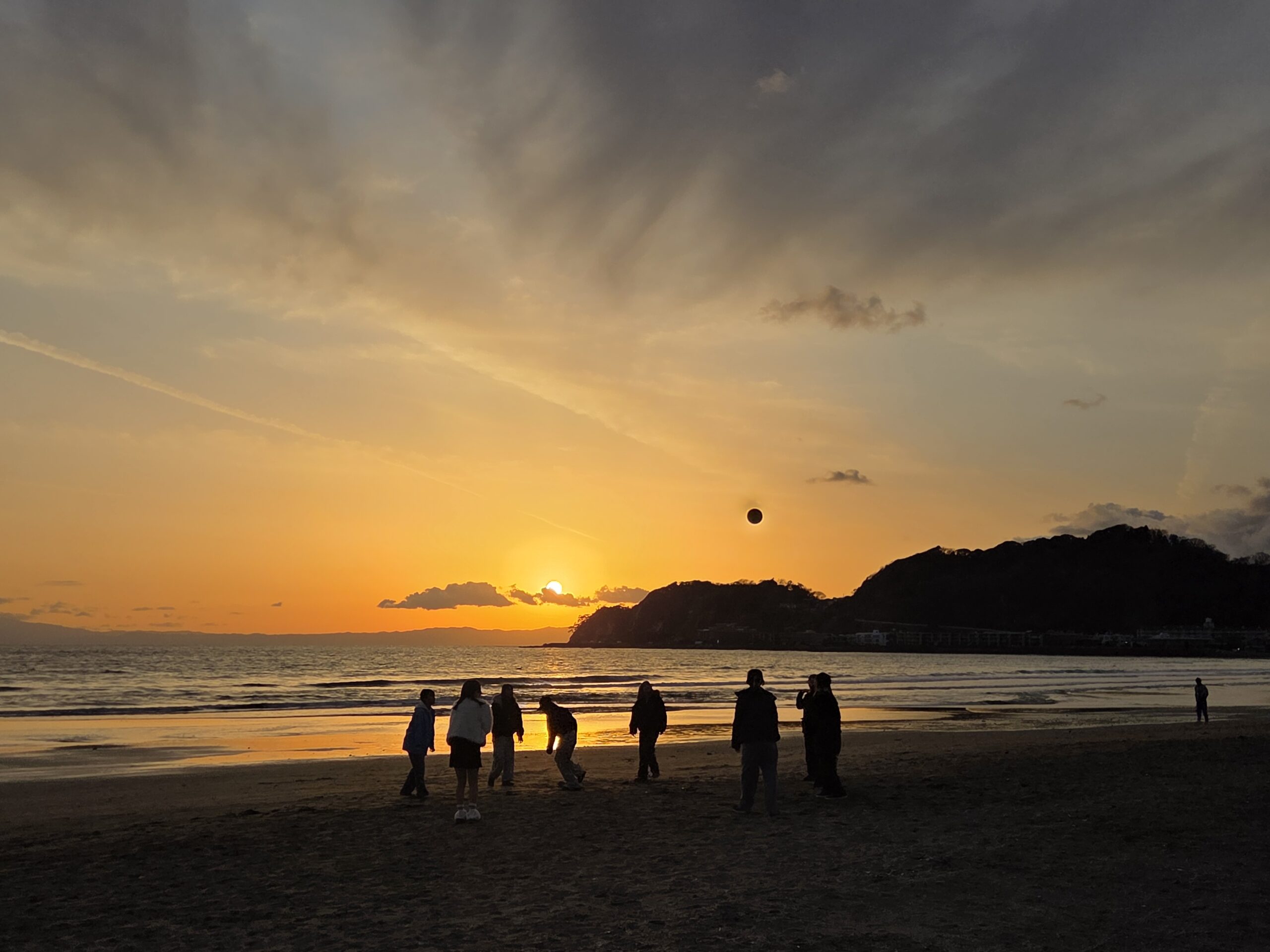 由比ヶ浜の夕暮れ