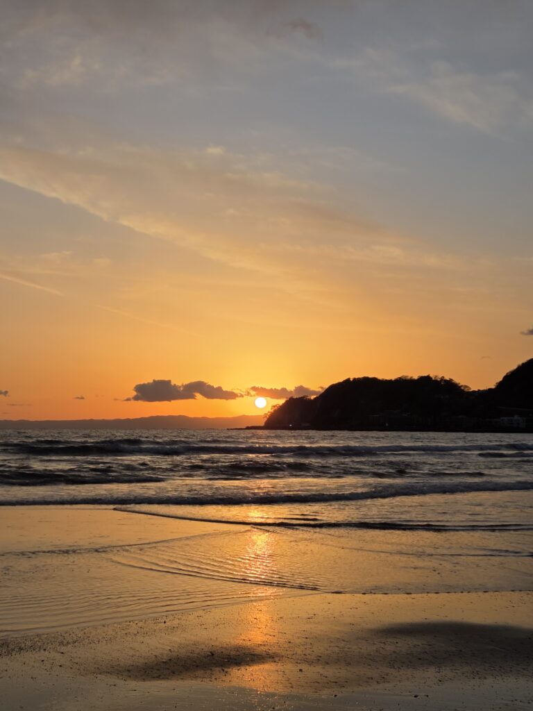 由比ヶ浜の夕暮れ