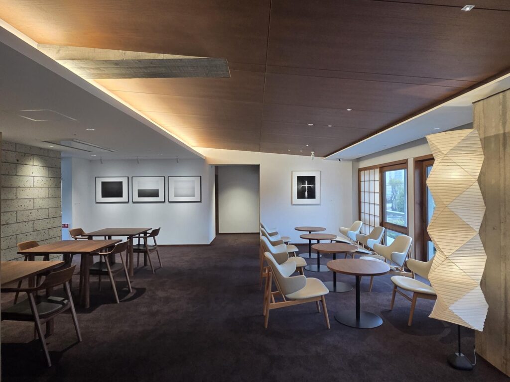 サロン展示作品遠景
