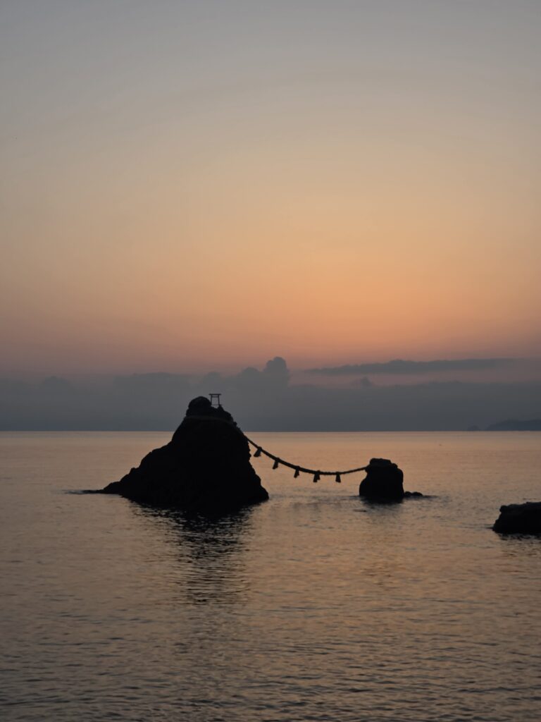 夫婦岩の日の出