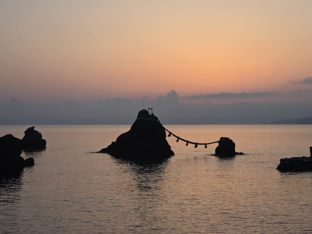 夫婦岩の日の出