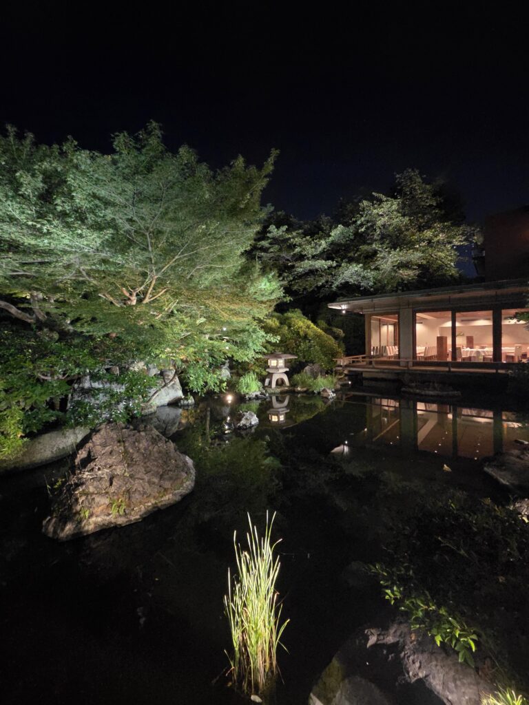 国際文化会館　庭園ライトアップ