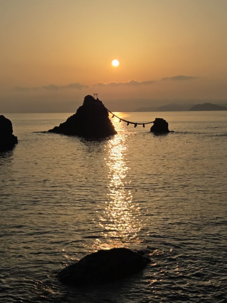夫婦岩の日の出