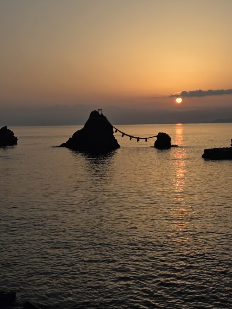 夫婦岩の日の出