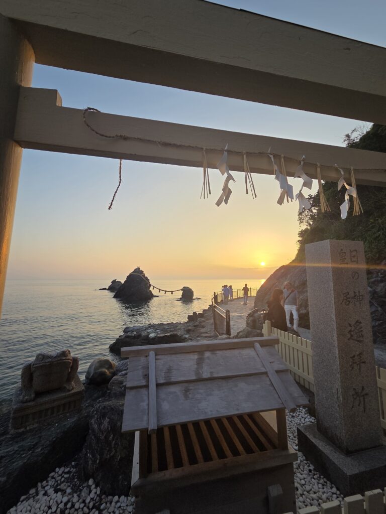 夫婦岩の日の出