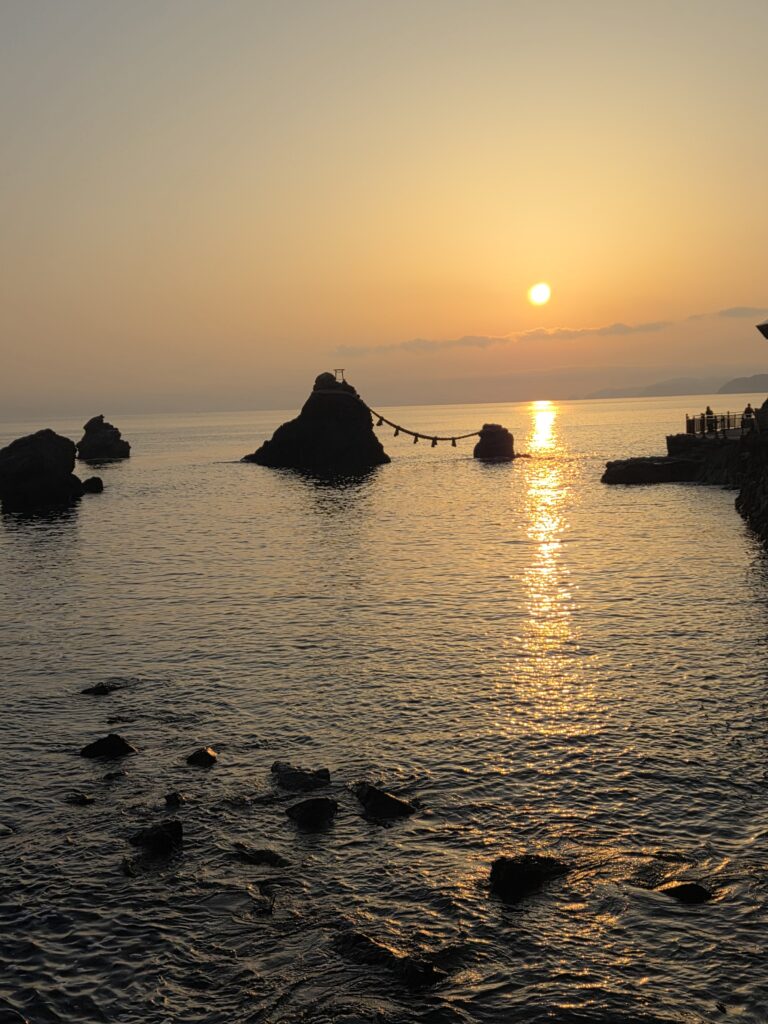 夫婦岩の日の出