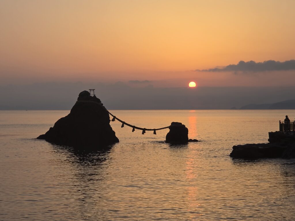 夫婦岩の日の出
