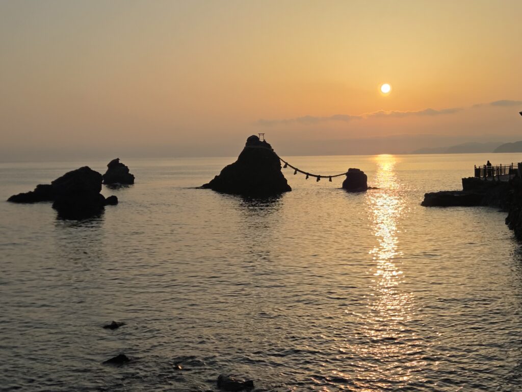 夫婦岩の日の出