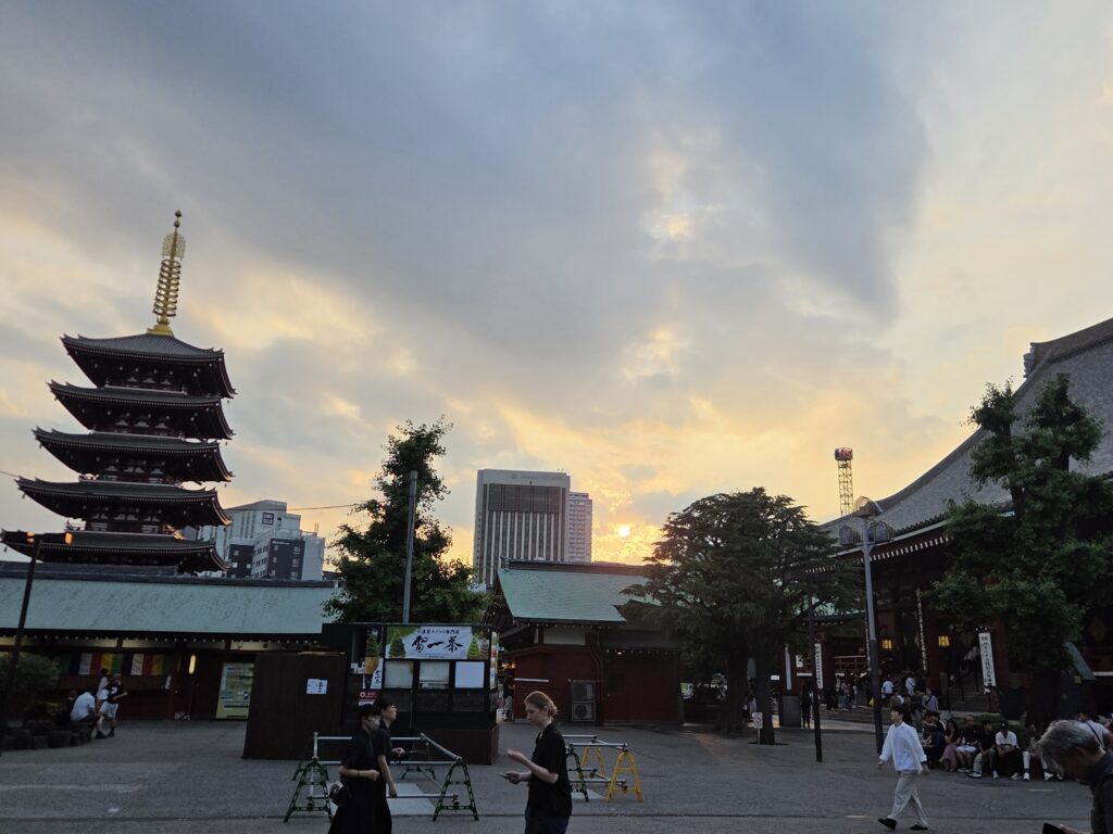 浅草寺の夕景
